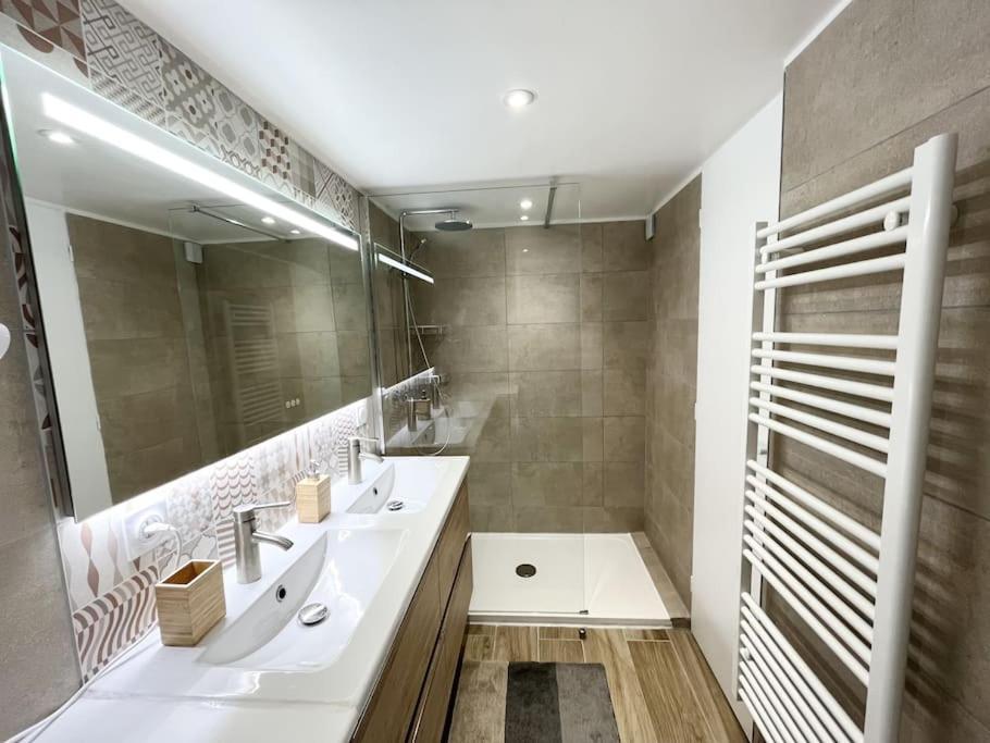 Duplex Centre Ville - 50M De La Plage - Clim - Garage - Netflix Le Grau-du-Roi Eksteriør billede
